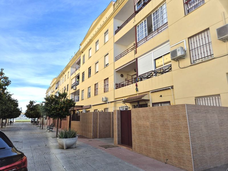 Foto c69d8439-be8e-4614-8ce8-f41f7a2e13a7. Aparcament cotxe a Lora del Río