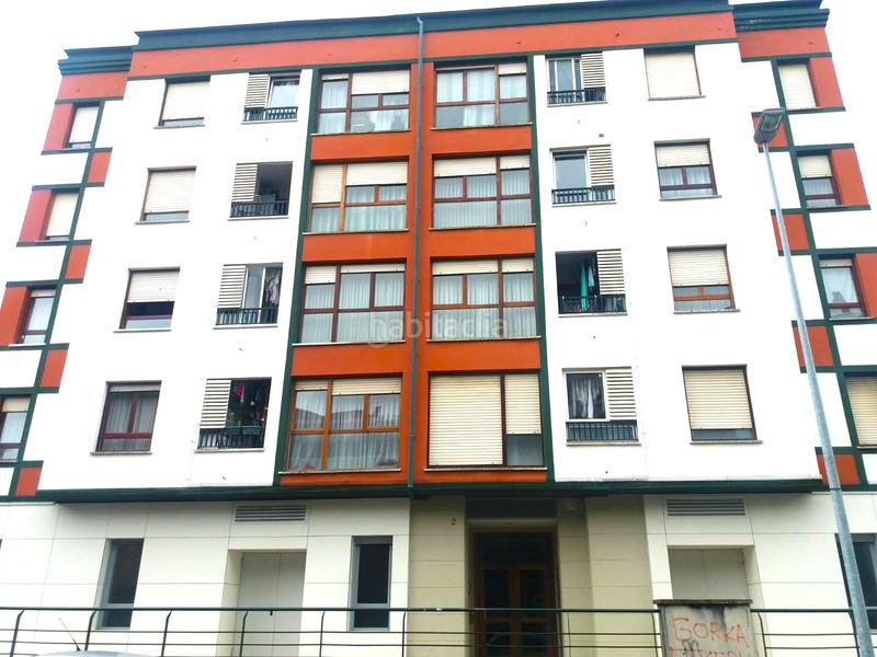 Foto b7705564-b391-4966-9fac-42f76ef769bf. Aparcament cotxe a Erandio