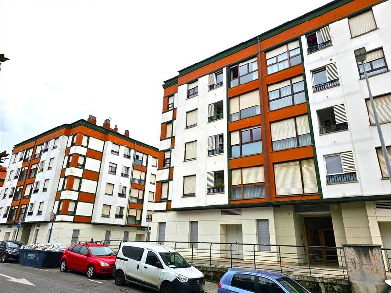 Foto efb253d0-a4ed-4639-a67d-a4361294d4c3. Aparcament cotxe a Erandio