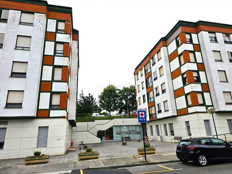 Foto 8e9e536d-fb59-4b84-87ee-40a9a0b4cd8e. Autoparkplatz in Erandio