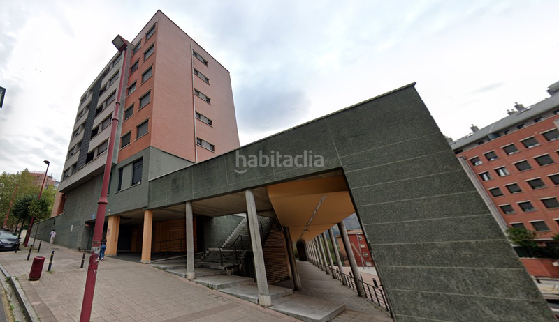 Foto 8e3c1835-d524-4dea-95e5-3818865b6edd. Parking coche en Cruces Barakaldo