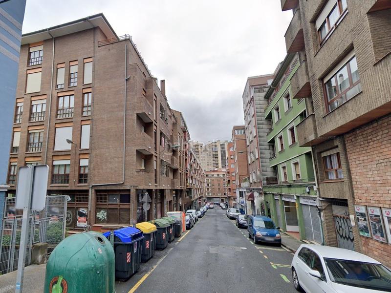 Foto 081d7470-35db-4306-b37d-d7098c3fa3b3. Aparcament cotxe a Iralabarri Bilbao