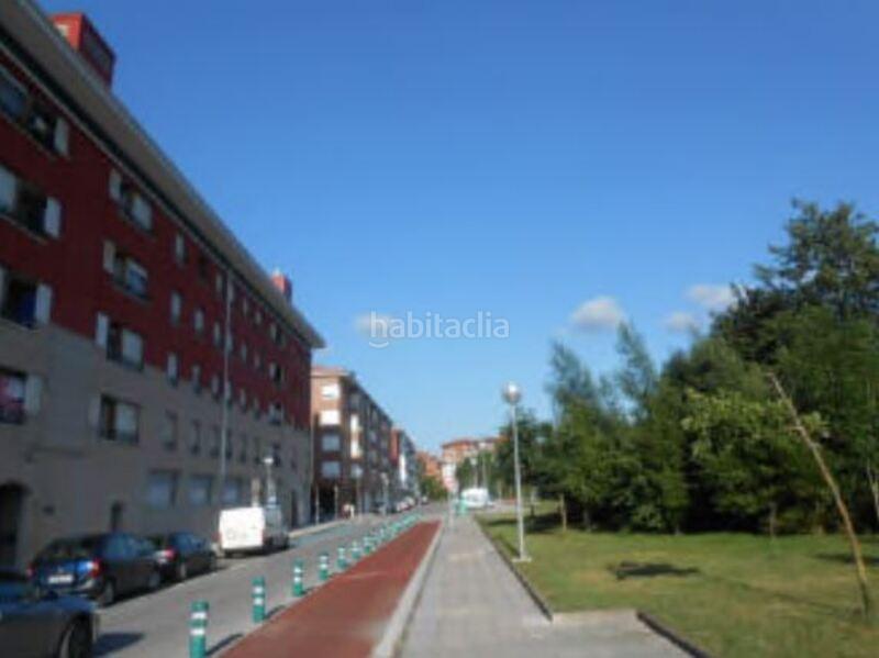 Foto 8f6df6c4-7cca-49bf-a165-bff9d8b5f262. Parking coche en Mungia