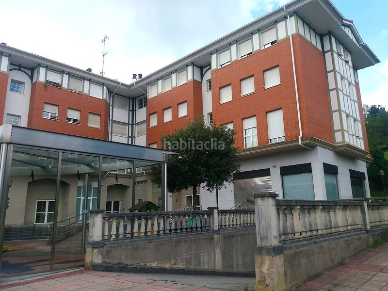 Foto bbda1491-0c6b-4760-81a8-25d8819768e3. Aparcament cotxe a Mallabia