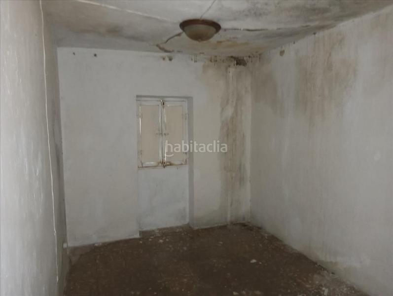 Foto f31dd0ec-bf0b-4631-b652-03e25de0dab8. Casa adossada a Ibros