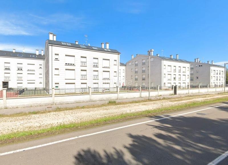 Foto c991a860-7288-46d9-99c7-51cc0eebaba5. Parking coche en Barreiros