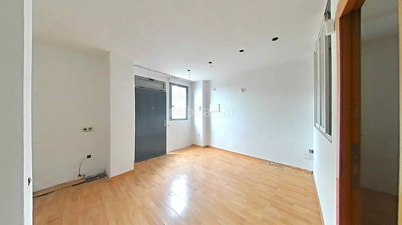 Foto 0d876b2a-aa59-48f1-923d-65c51d3cc3b9. Piso en Orcasitas Madrid