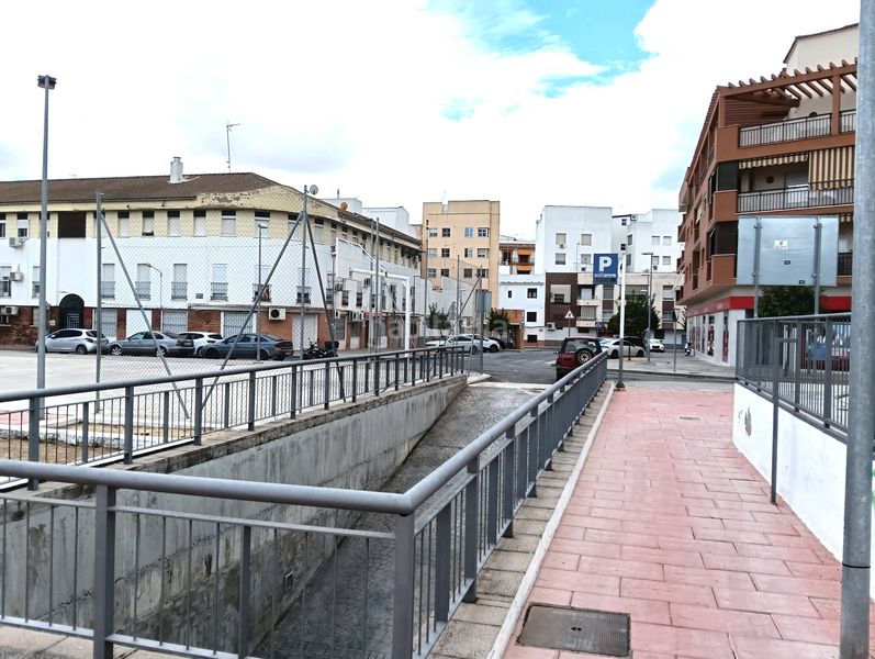 Foto 1167c4c7-ebcc-4e44-a923-6ac9218c74cd. Aparcament cotxe a Puente Genil