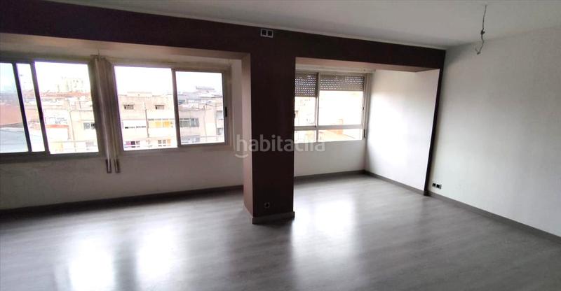 Foto 6d2c85d3-bd8e-48c6-9391-68b80cadf630. Dachwohnung in Plaça Catalunya - Escola Industrial Terrassa