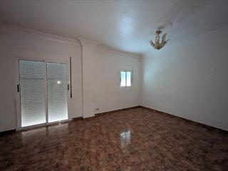 Casa adossada a Sant Llatzer