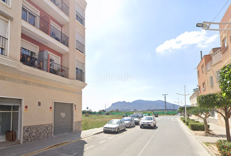 Foto cf02a7cd-1667-4fd9-9f59-55761d30e0f0. Parking coche en Albatera