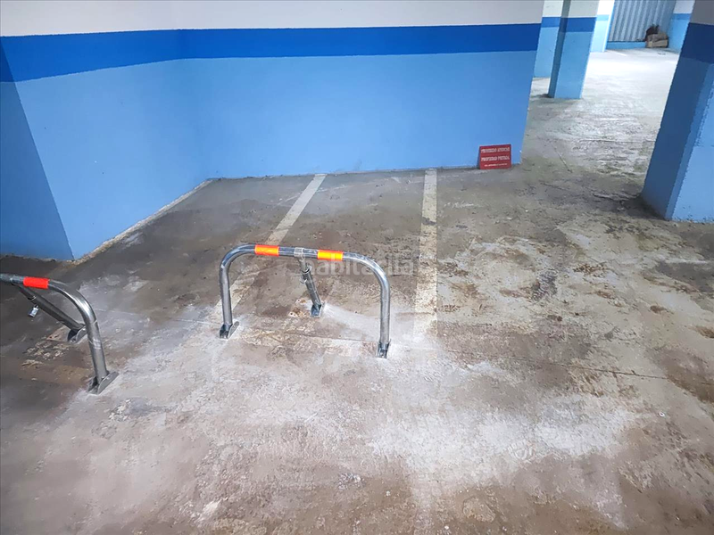 Foto 9ad9a2bd-fed3-48a5-8ccf-43540424e549. Parking voiture dans Playamar - Benyamina Torremolinos