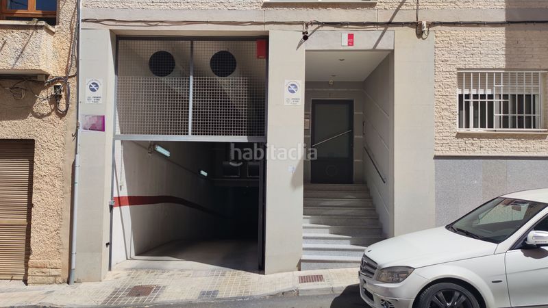 Foto b5e1cc51-204b-48f1-8e56-e042e21ed92b. Aparcament cotxe a Petrer