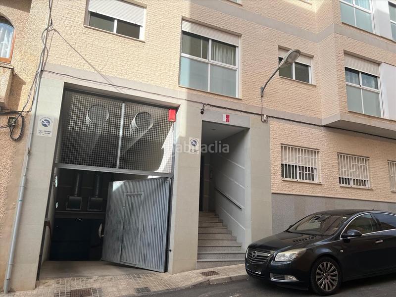 Foto c8f05868-722a-4240-9e08-075bea64649f. Parking coche en Petrer