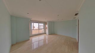 Flat  Cantant vendrell
