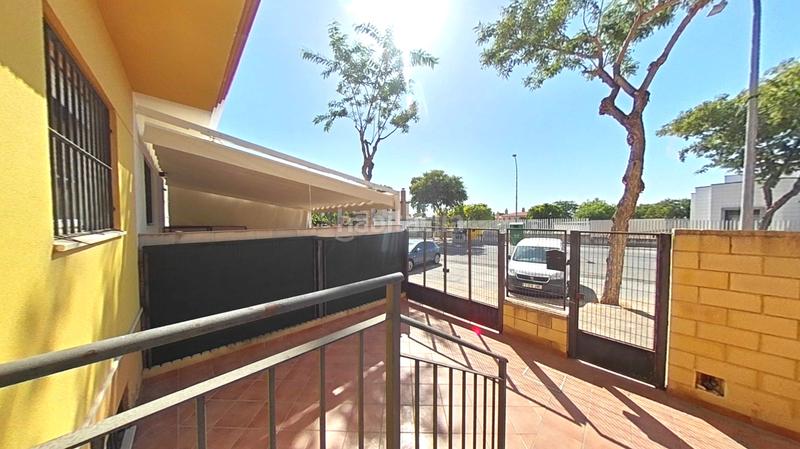 Foto 3acf3ba4-ac81-49f1-9333-5a13cfb43a23. Casa adosada en Espartinas pueblo Espartinas