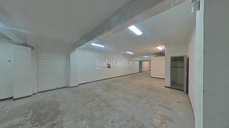 Foto ddf2fdce-6816-4388-9711-ddeb5a9efd1d. Local comercial a Verdum Barcelona