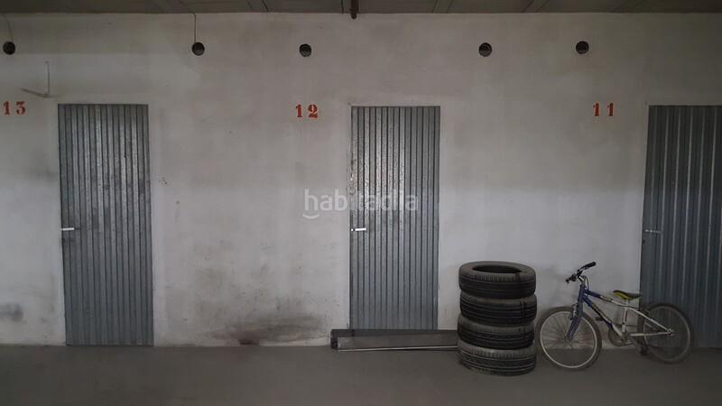 Foto fa028511-f7b1-4ab3-a1d3-bc072cc7f45e. Parking coche en ciutat d´Alcúdia Alcúdia