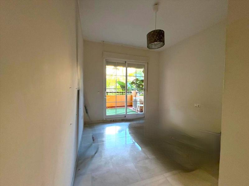 Foto 052ff9e4-b3ec-4415-801c-2bfe848ddb04. Flat with pool in Romana Playa Marbella