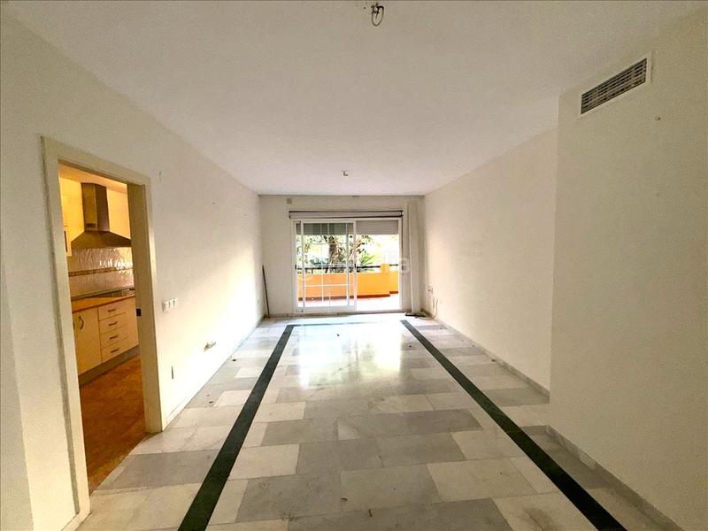 Foto a0ef9a75-a226-425a-804d-c19a514bdb3b. Pis amb piscina a Romana Playa Marbella