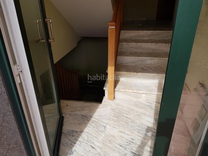 Foto ee0b7008-a9f8-42ac-b68e-ae4bbe092fbf. Aparcament cotxe a Aguiño Ribeira