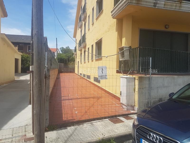 Foto aec546f6-6682-443d-8f17-049497c994de. Parking coche en Aguiño Ribeira