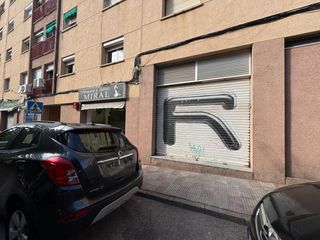 Business premise  Ed s bertomeu con acceso por bloc roselló