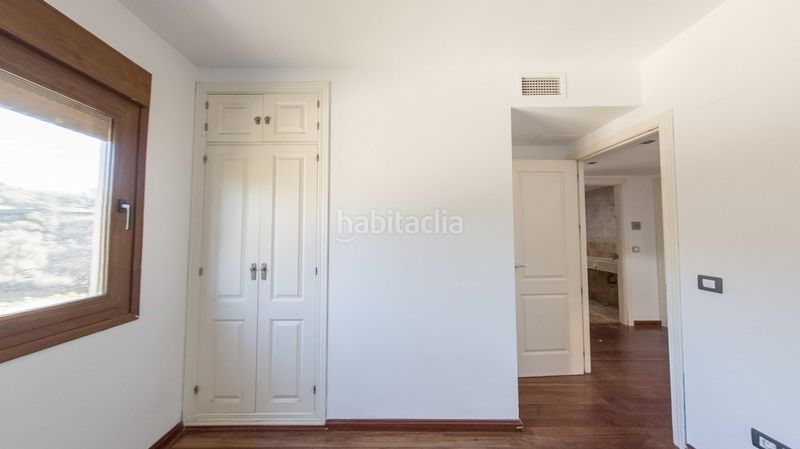Foto 4b300284-b0a8-451b-9258-2fa4bd7b6eeb. Casa adossada amb aparcament a Parque Clavero Málaga