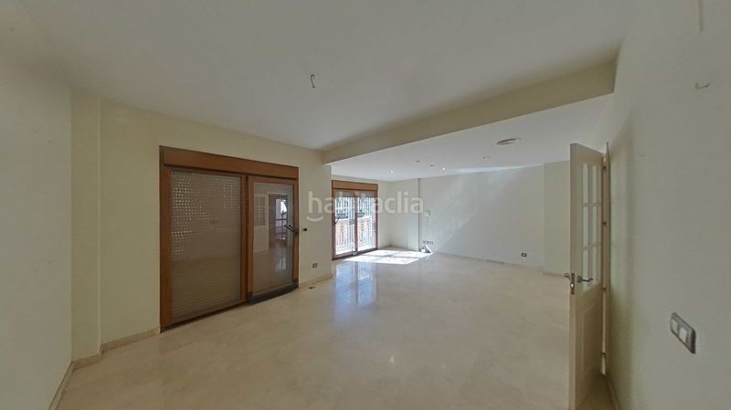 Foto 75f8754a-f7ff-4d25-b75d-90a5e0304c2c. Casa adossada amb aparcament a Parque Clavero Málaga