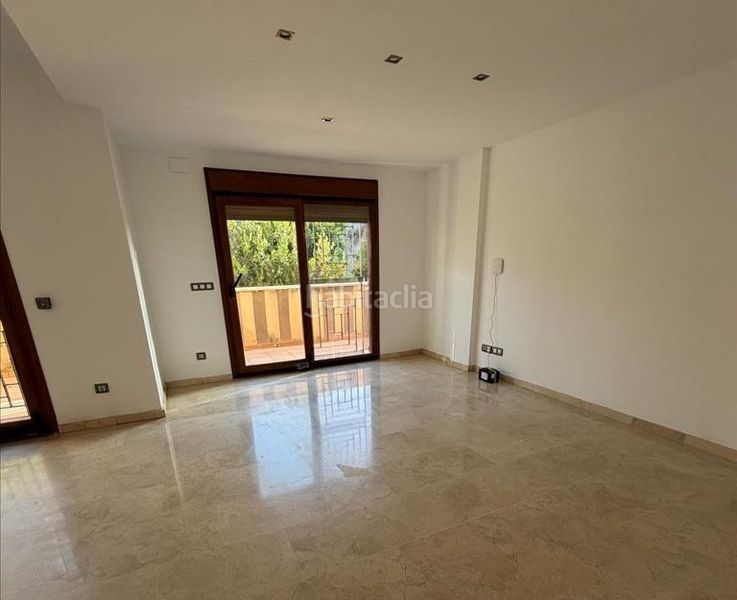 Foto bd598ea9-1722-436d-8ce3-19ca00f429b6. Casa adossada amb aparcament a Parque Clavero Málaga
