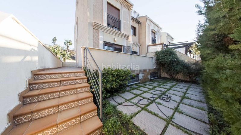 Foto bdb05084-2656-4e4e-b894-820eea552671. Casa adossada amb aparcament a Parque Clavero Málaga