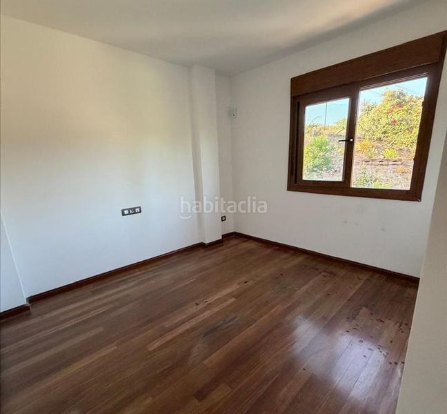 Foto bdfd1ce1-37a0-4784-9afe-59d8eda03787. Casa adossada amb aparcament a Parque Clavero Málaga