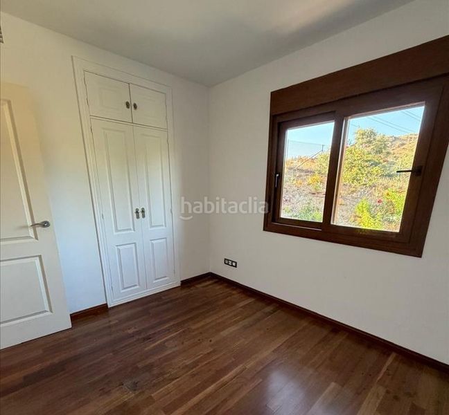 Foto ca6864c8-6340-4c94-abe2-700ae7c9e83a. Casa adossada amb aparcament a Parque Clavero Málaga