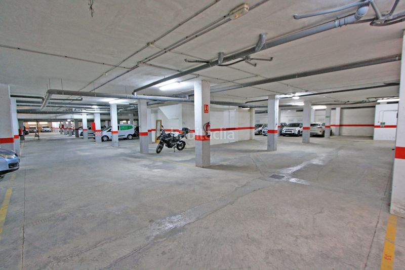 Foto ae357e89-797e-4d0d-a39d-e0c2774bbb5d. Aparcament cotxe a Pedreguer