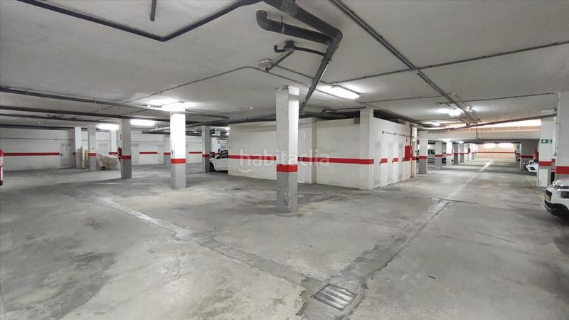 Foto f7017fe2-1558-413d-8989-e1a067a6113e. Aparcament cotxe a Pedreguer