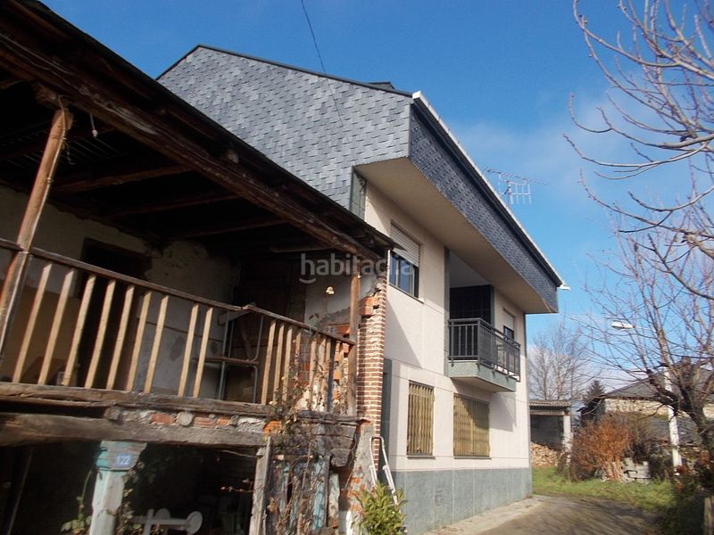Foto 5f20fbdf-3ce5-46d1-a858-341186c75255. Casa adossada a Carracedelo