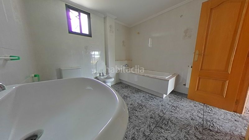 Foto 84cca486-5fd3-41c0-b68e-f4473b8d7e52. Casa adossada a Carracedelo