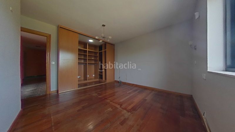 Foto 9d51a3e2-0253-4b65-9aac-f6bc1bcdbfde. Casa adossada a Carracedelo