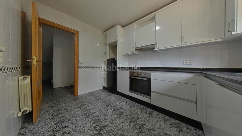 Foto a9e58316-c36e-4b27-8f27-1cfa4a63dffc. Casa adossada a Carracedelo