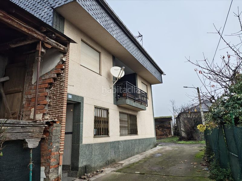 Foto ca9a1d54-6df9-4c19-af6b-62f7fa4d7244. Casa adossada a Carracedelo