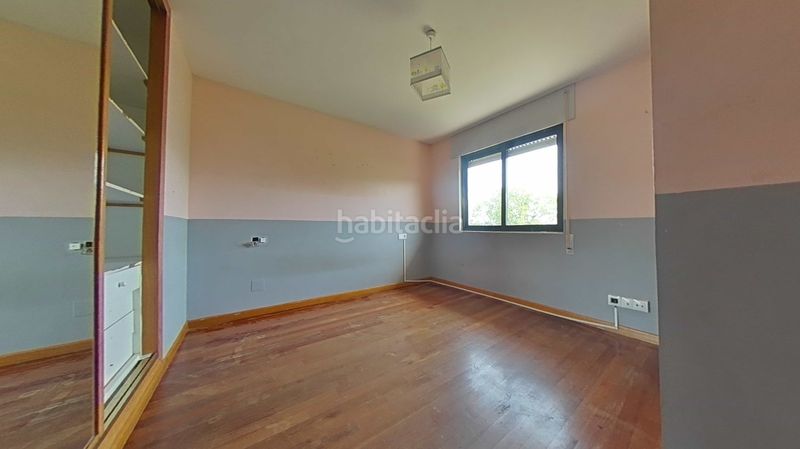 Foto f6d25848-4c7a-4e6d-a22d-8dd9482af5bc. Casa adossada a Carracedelo
