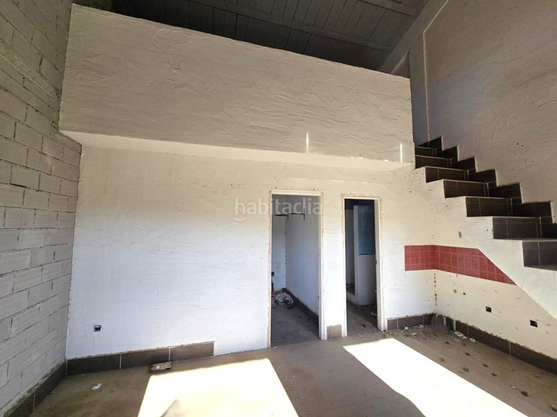 Foto f0b3aa1b-dd8f-4790-9af2-7898dbfd641c. Edifici a Dólar