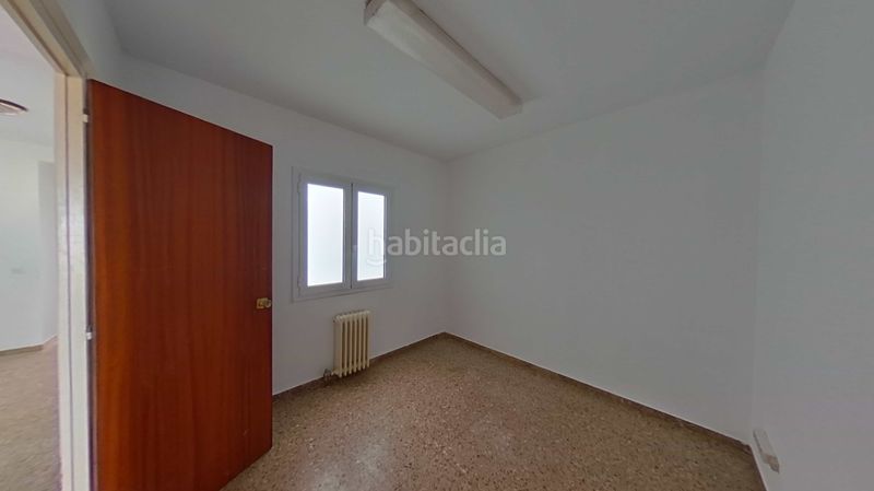 Foto f8852c6f-8ab5-4b5f-82a8-ca1794203498. Pis a Centre Figueres