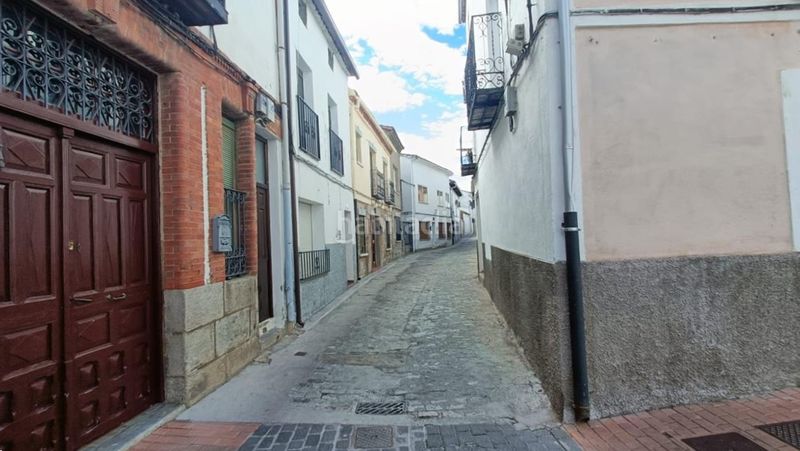 Foto ce2ea3f5-f0de-40f4-8ee2-4fe21e094b5a. Casa adossada a Cebreros