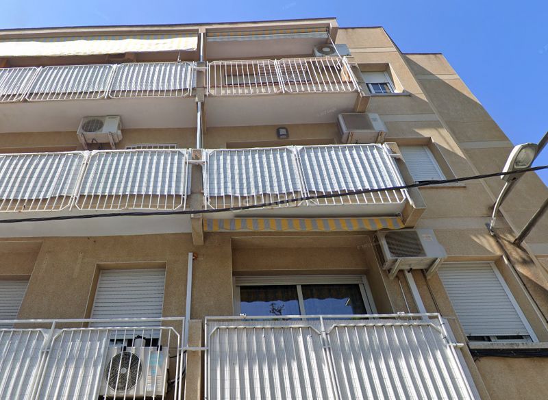 Foto b43f24a8-08af-4eea-8e30-1651eb645030. Local comercial a Centre Viladecans