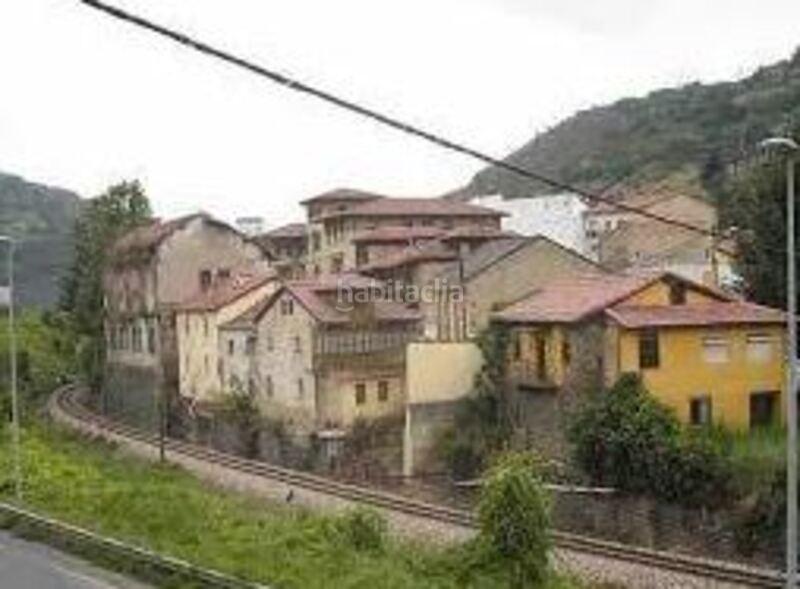 Foto c4463bae-6195-43d4-8650-62c5501f91cc. Casa adosada en Aller