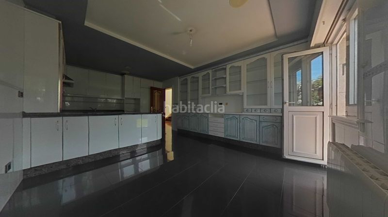 Foto 3ead67b4-1853-4f33-b27d-4ecdbbb9adf4. Casa adossada amb aparcament a Eirís Coruña (A)