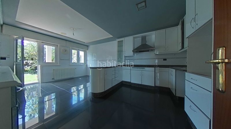 Foto 4d2cbb2d-18f2-4663-9bc8-467af2d2bb67. Casa adossada amb aparcament a Eirís Coruña (A)