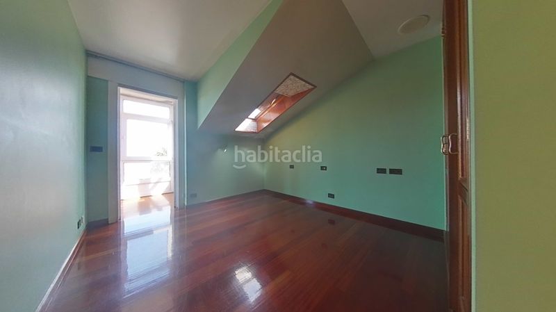 Foto e6e3fa4e-cc33-40ed-a4c0-50aff2744935. Casa adossada amb aparcament a Eirís Coruña (A)