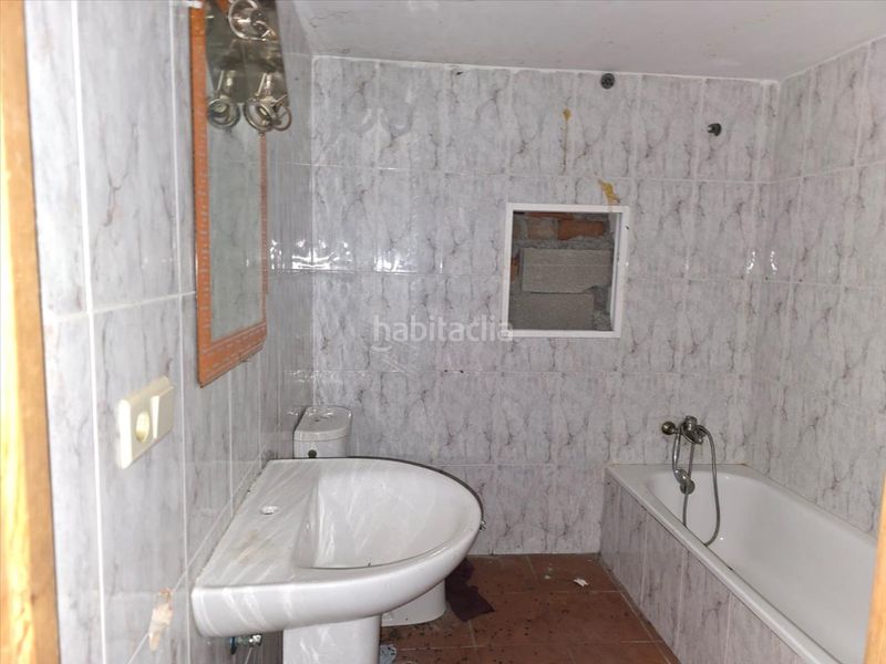 Foto 0d336cd2-9e3e-45e2-ae9a-6c1e2f88de90. Casa adossada a Colomera